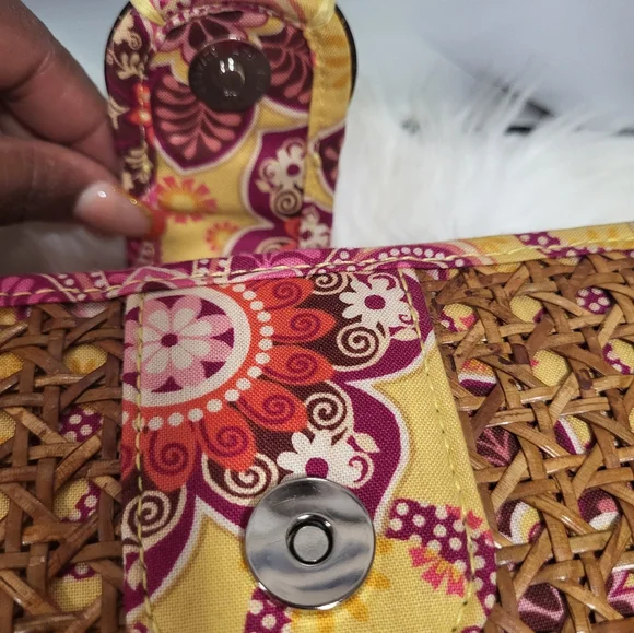 Vera Bradley Women’s Tiki Clutch Bali Gold Sz M Floral Chunky Coco Shell Button - Picture 7 of 8